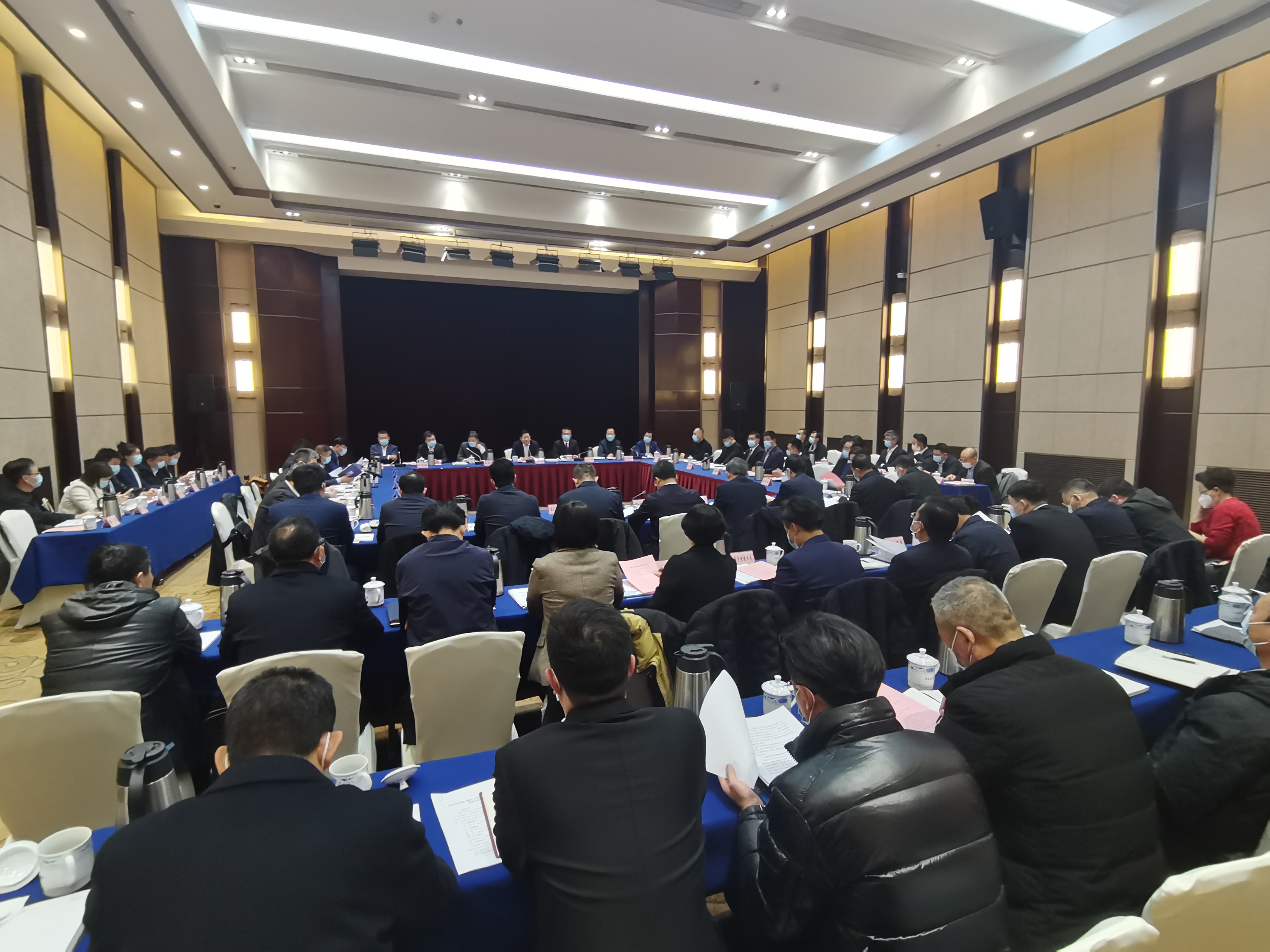 中国中小企业协会中外企业家分会领导带领考察团与甘肃省市直属部门举行座谈会