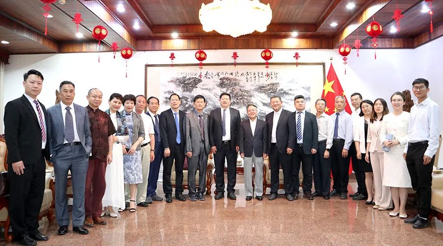 中国中小企业协会中外企业家分会到老挝进行商务考察