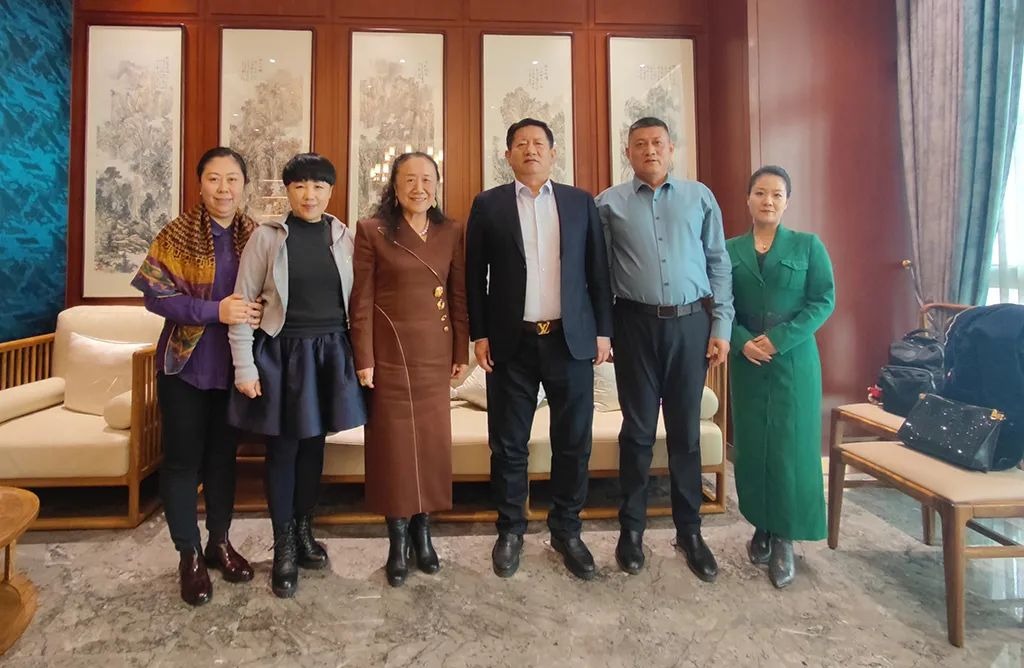 中国中小企业协会中外企业家分会一行到访天士力集团座谈交流