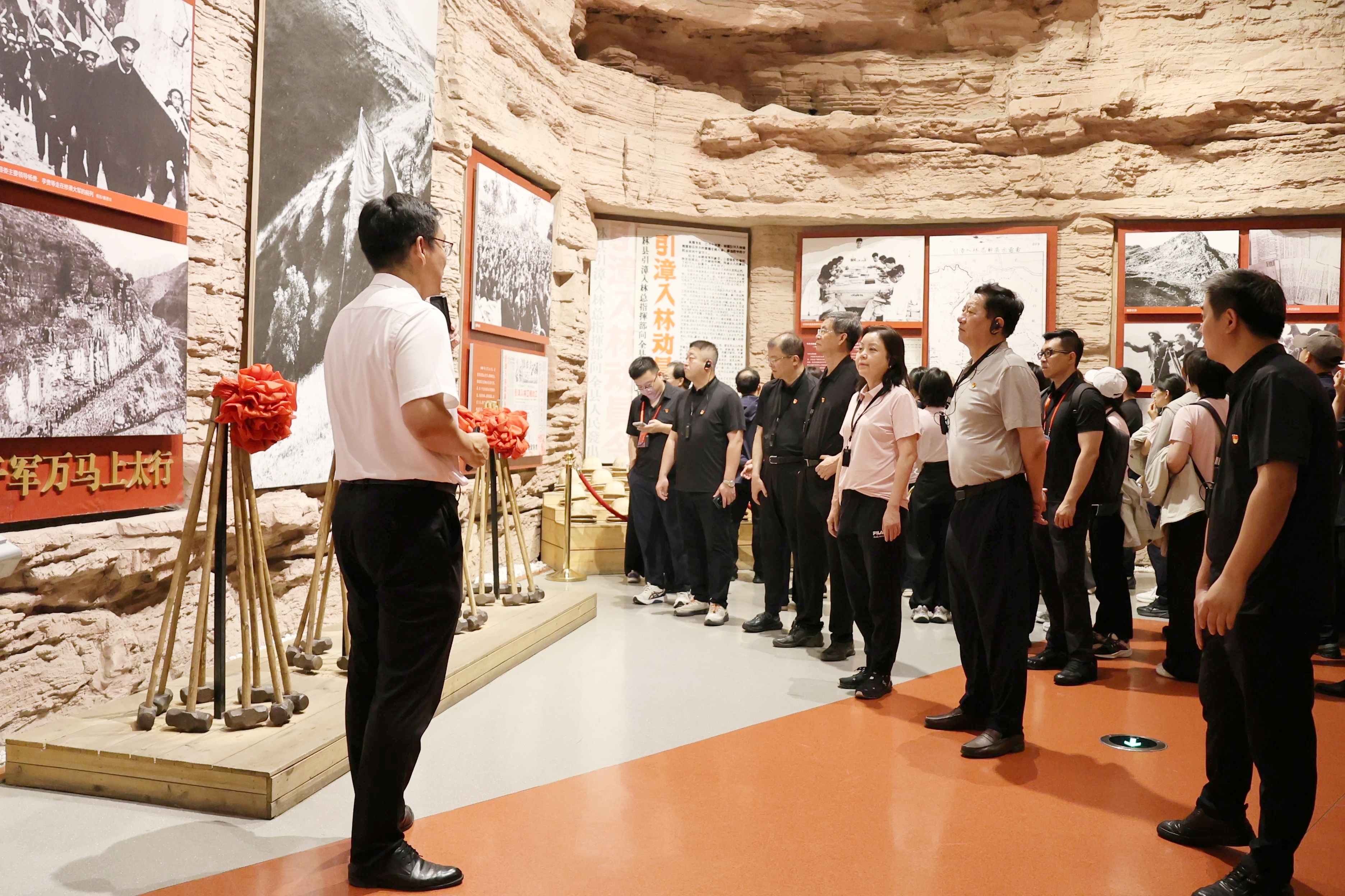 感悟红旗渠奋斗精神 践行服务企业初心——滕和显会长参加红旗渠主题党日活动